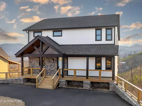 716 Village Loop Rd, Gatlinburg, TN 37738