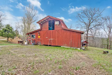 232 Windcrest Ln, Harriman, TN 37748
