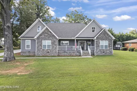 2718 Greenway Dr, Maryville, TN 37803