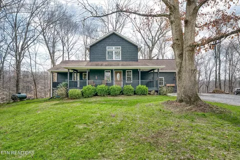 209 Eagle Crest Dr, Byrdstown, TN 38549