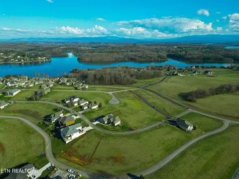 165 Hummingbird Dr, Vonore, TN 37885