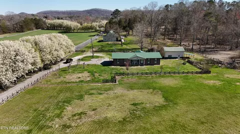 7925 Majors Rd, Corryton, TN 37721