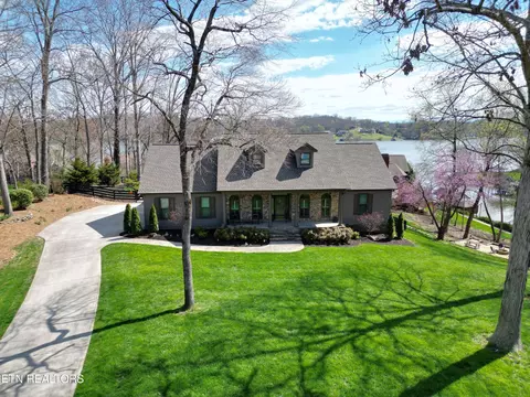 141 Lake Crest Dr, Lenoir City, TN 37772