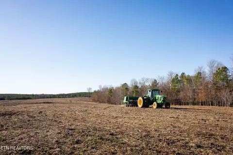 Bowater Rd, Deer Lodge, TN 37726 photo 4