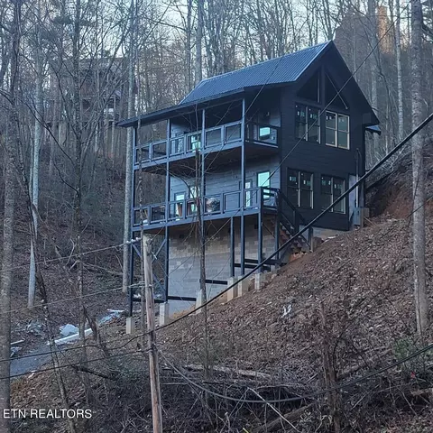 1906 Beach Front Dr, Sevierville, TN 37876
