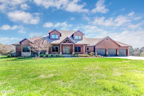 328 Thornton Dr, Lenoir City, TN 37772