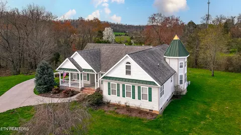 5806 Indian Moccasin Ln, Knoxville, TN 37918