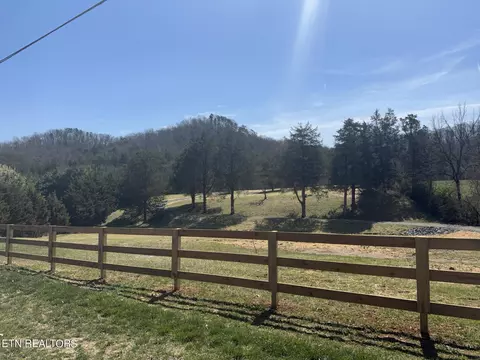 3300 Raccoon Valley Rd, Powell, TN 37849