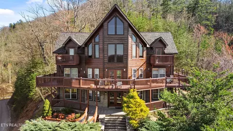 3643 Wilderness Mountain Rd, Sevierville, TN 37862