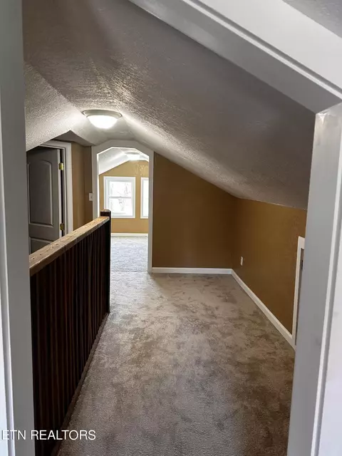 Entry Way - 815 Exeter Ave, Middlesboro, KY 40965 photo 1 of 1