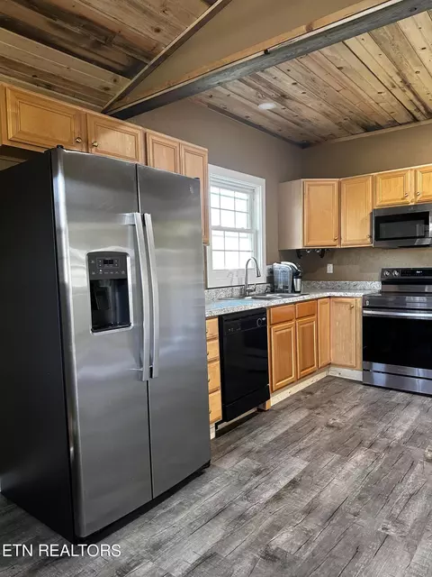Kitchen - 815 Exeter Ave, Middlesboro, KY 40965 photo 1 of 4