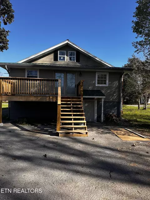 Exterior - 815 Exeter Ave, Middlesboro, KY 40965 photo 8 of 11