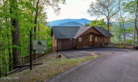 501 Smoky View Ct, Gatlinburg, TN 37738