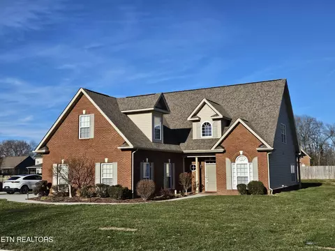 774 Silver Leaf Dr, Lenoir City, TN 37772