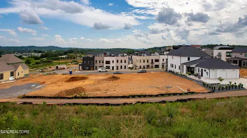9824 Clingmans Dome Dr, Knoxville, TN 37922