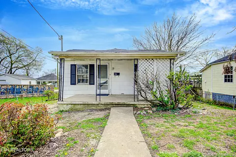 2528 E Glenwood Ave, Knoxville, TN 37917