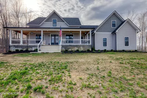 700 Evelyn Pvt Dr, Huntsville, TN 37756