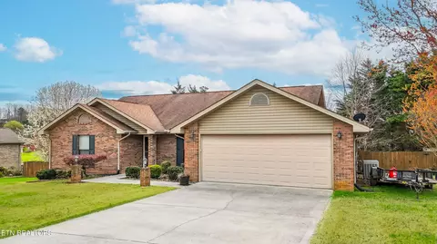 1520 Double D Dr, Sevierville, TN 37876