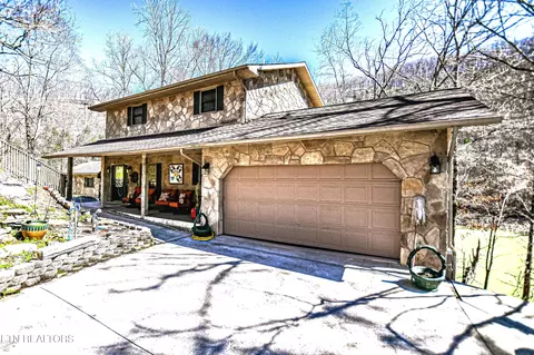 1016 Indian River Boat Dock Rd, Jacksboro, TN 37757