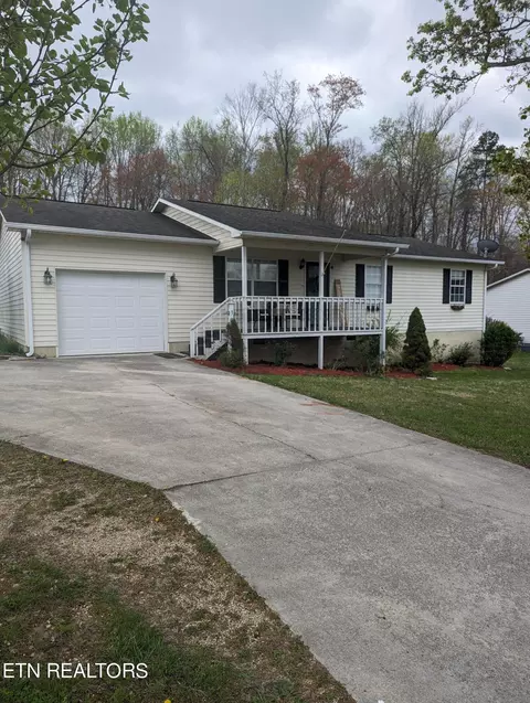 320 Money Maker Ln, Jacksboro, TN 37757