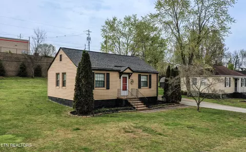 104 Woodmont Cir, Clinton, TN 37716