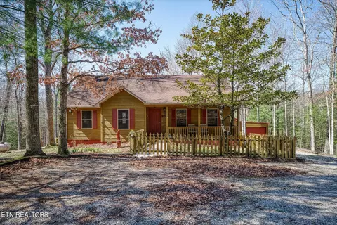 503 Crockett Creek Dr, Jamestown, TN 38556
