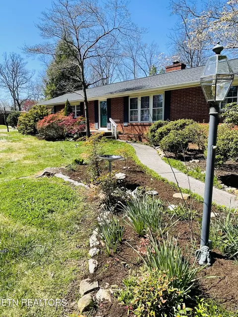 768 W Hunt Rd, Alcoa, TN 37701