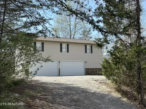 257 Clear Lake Dr, Jacksboro, TN 37757
