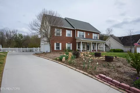 1024 Paxton Dr, Knoxville, TN 37918