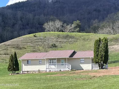 4517 State Highway 33, Sneedville, TN 37869