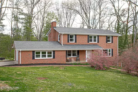 106 Berwick Dr, Oak Ridge, TN 37830