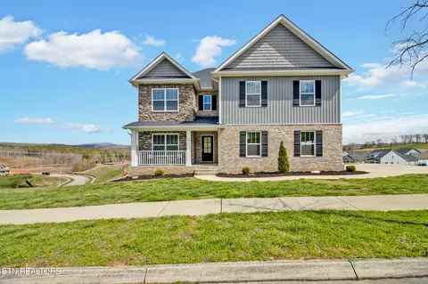 102 Hillberry Rd, Oak Ridge, TN 37830