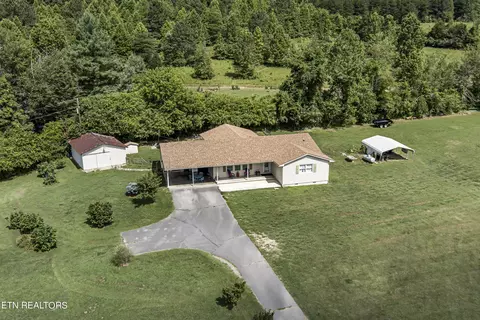 8250 White Wing Rd, Lenoir City, TN 37771