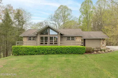 1102 Winding Dr, Sevierville, TN 37876
