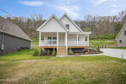 3023 Greenway Dr, Knoxville, TN 37918