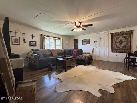 Living - 50 Conley Hill Rd, Bledsoe, KY 40810 photo 3 of 7