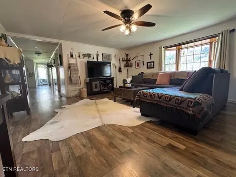 Living - 50 Conley Hill Rd, Bledsoe, KY 40810 photo 2 of 7