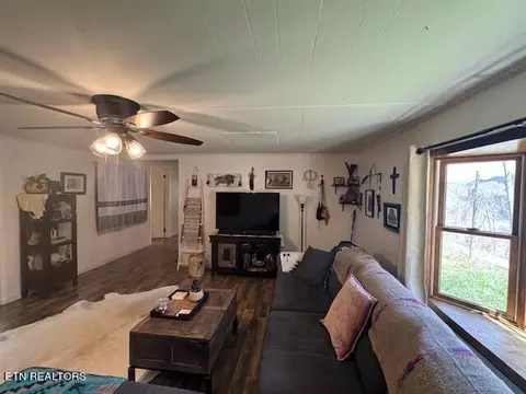 Living - 50 Conley Hill Rd, Bledsoe, KY 40810 photo 5 of 7