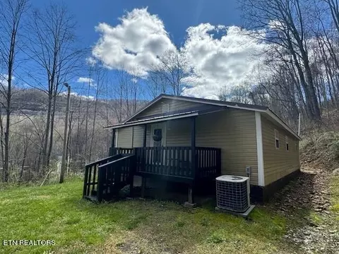 Exterior - 50 Conley Hill Rd, Bledsoe, KY 40810 photo 5 of 9