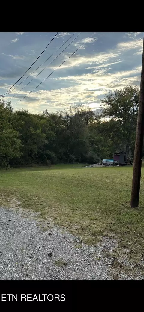 Cambridge Rd, Walland, TN 37886