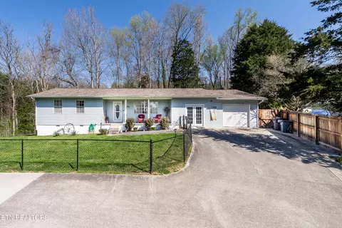 1301 Webster Rd, Harriman, TN 37748