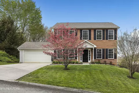 8221 Foxworth Tr, Powell, TN 37849