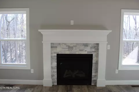 Living - 1127 Arrowhead Rd, Monterey, TN 38574 photo 2 of 3