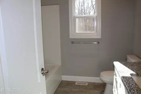 Bath - 1127 Arrowhead Rd, Monterey, TN 38574 photo 5 of 5