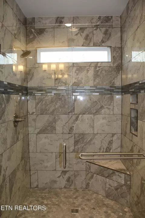 Bath - 1127 Arrowhead Rd, Monterey, TN 38574 photo 1 of 5