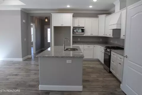 Kitchen - 1127 Arrowhead Rd, Monterey, TN 38574 photo 2 of 6