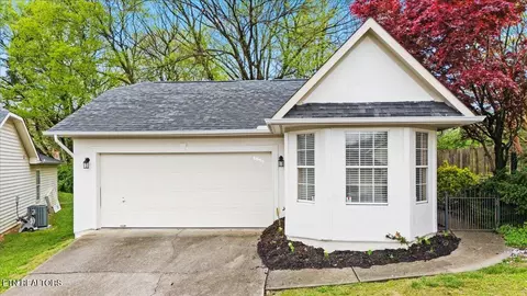 1651 Chenoweth Cir, Knoxville, TN 37909