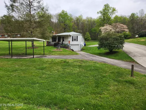 683 Oliver Springs Hwy, Clinton, TN 37716