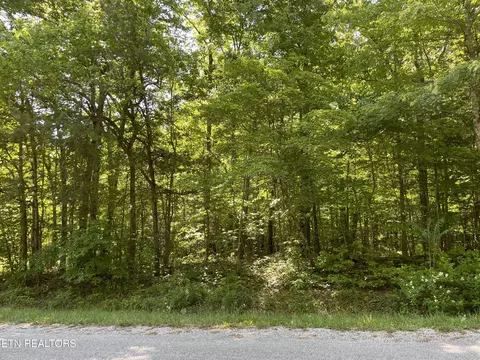 123 Beachwood Dr, Crossville, TN 38558