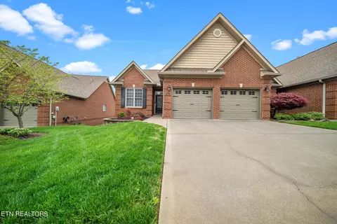 171 Waterford Cir, Lenoir City, TN 37772